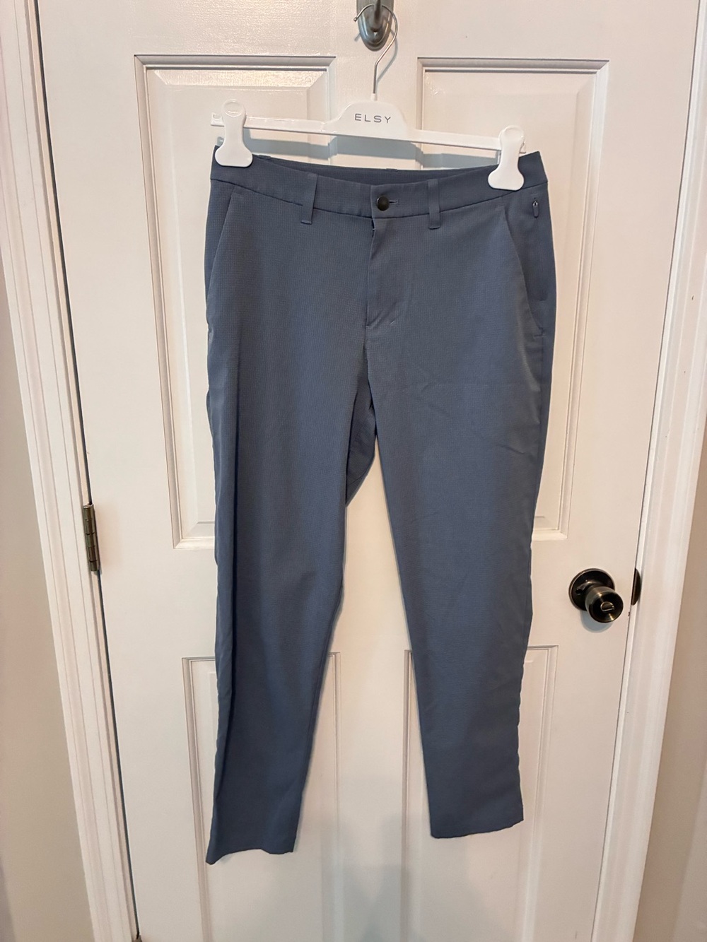 Lululemon men’s pants in gray, size 30.